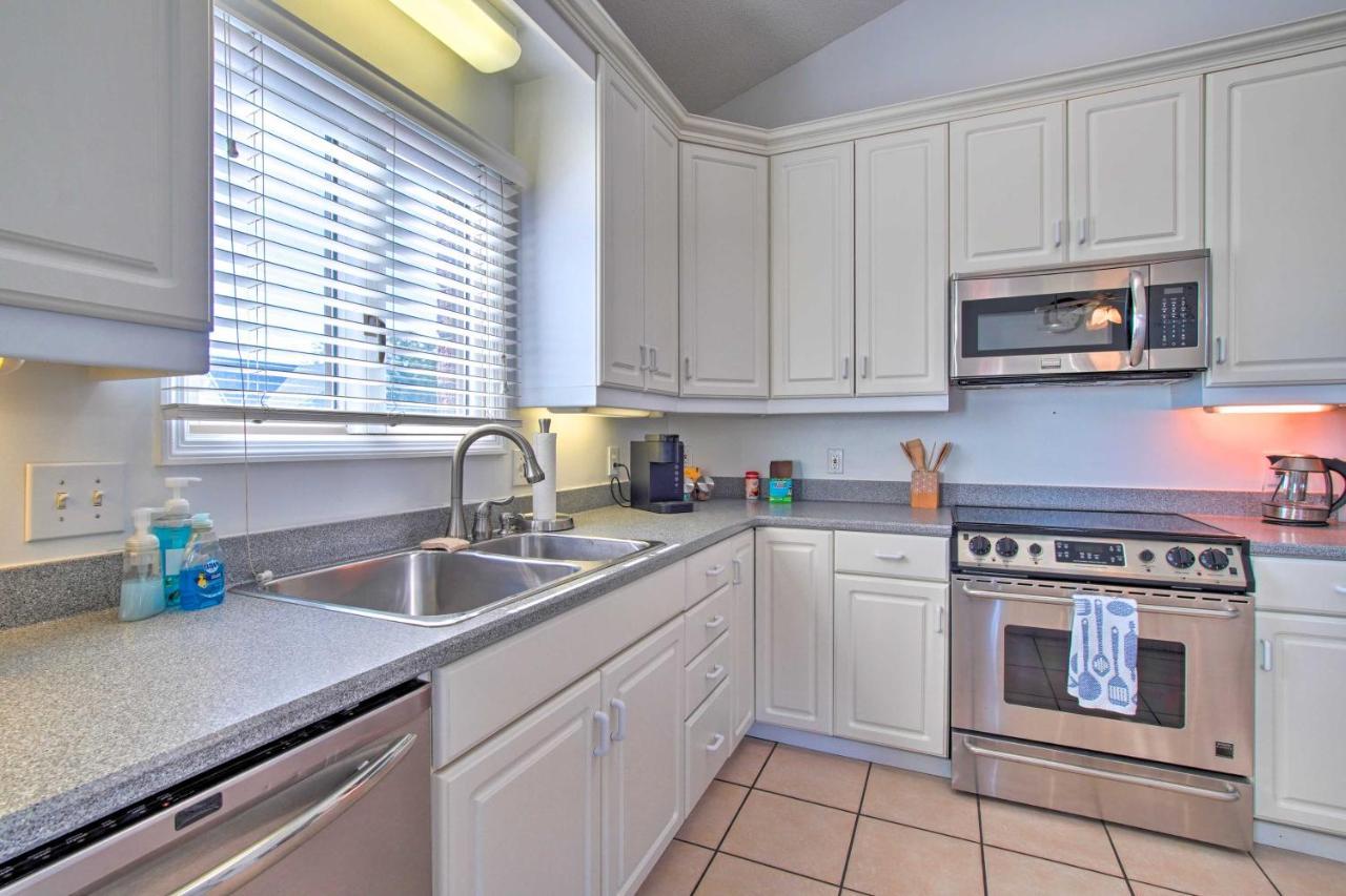 Southport Condo With Fire Pit, Deck And Private Pool Екстер'єр фото